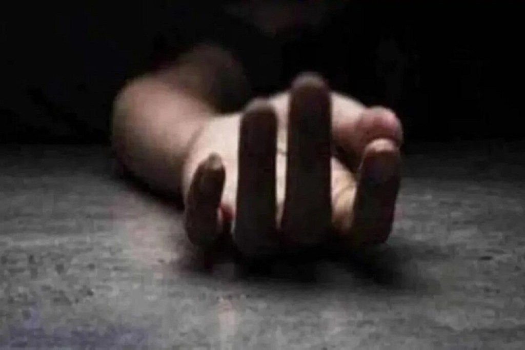 #Suicide Railway employee commits suicide by jumping in front of train