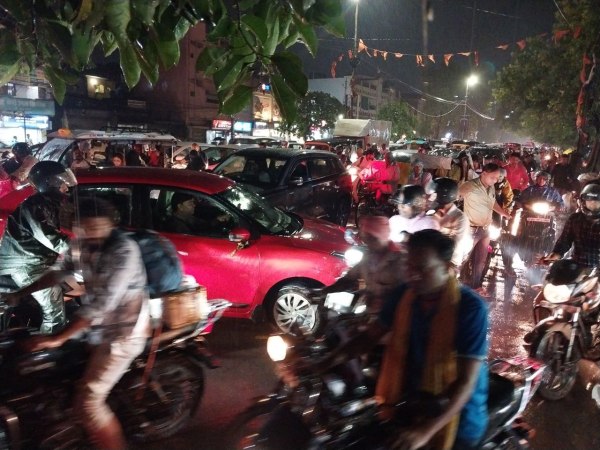 पहली बारिश से राजधानी हुई तरबतर, देखें फोटोज