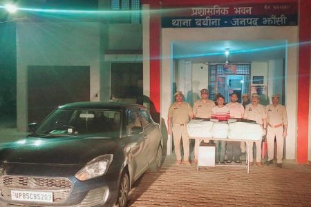 झांसी-ललितपुर हाईवे पर पुलिस का बड़ा ऑपरेशन: 127 किलो अवैध गांजा और स्विफ्ट कार के साथ दो तस्कर धर दबोचे