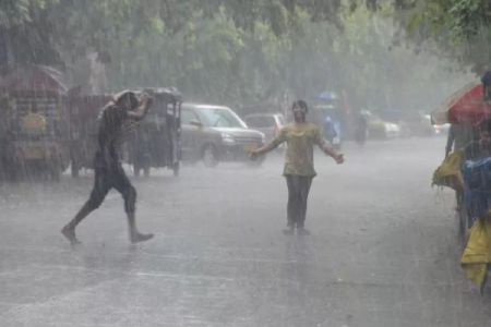 Weather Update Rain in Delhi-NCR temperature dropped