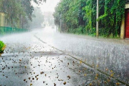 झांसी में मूसलाधार बारिश: गर्मी से मिली राहत, धरती हुई तर