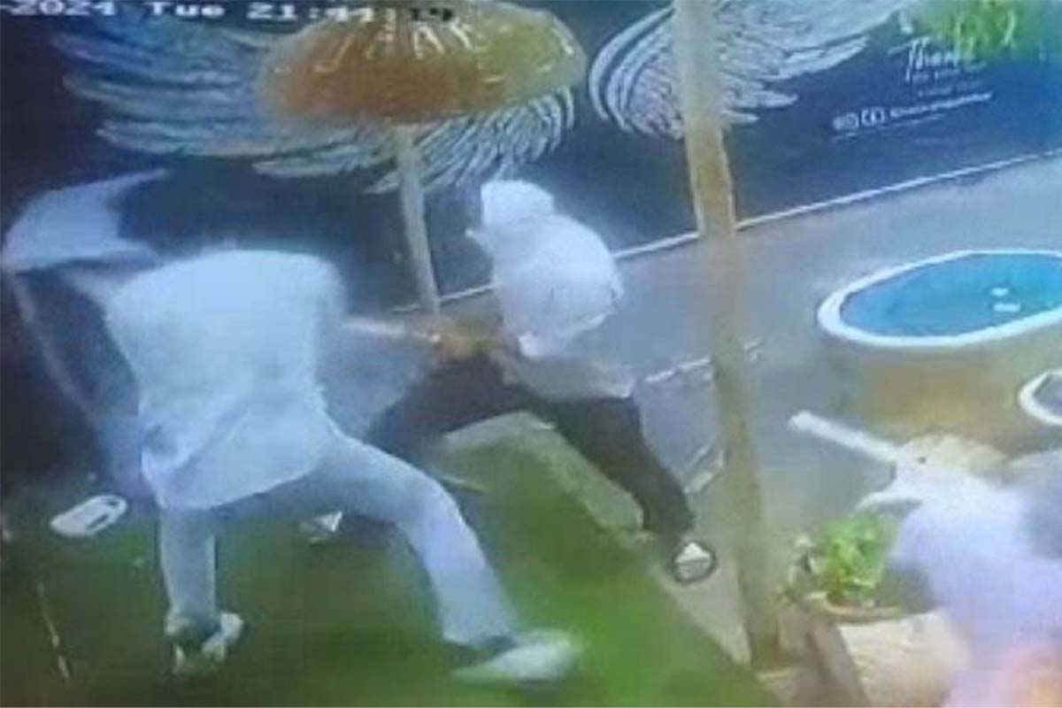 कैफे में बदमाशों ने की जमकर तोडफ़ोड़, कर्मचारियों से भी की मारपीट