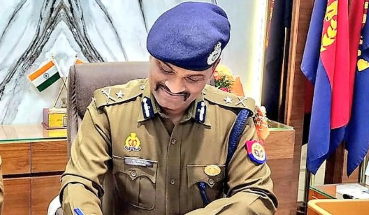 Big Action in Agra: बड़ी कार्रवाई; 56 पुलिसकर्मियों पर गिरी कमिश्नर की गाज, विभाग में मची खलबली, जल्द जारी होगी दूसरी लिस्ट