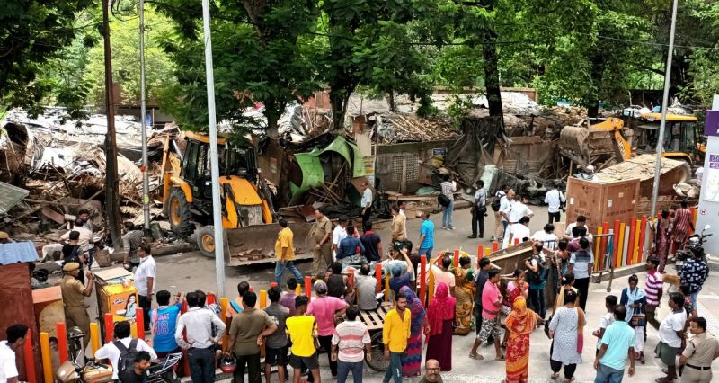 अतिक्रमण को लेकर सख्ती के मूड में पश्चिम बंगाल की मुख्यमंत्री ममता बनर्जी