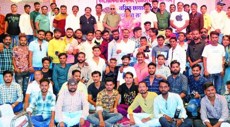 बूंदी में फोटोग्राफर वेलफेयर एसोसिएशन की ओर से आयोजित कार्यक्रम में मौजूद अतिथि व फोटोग्राफर।