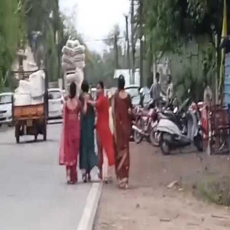 महिलाओं का हाई वोल्टेज ड्रामा