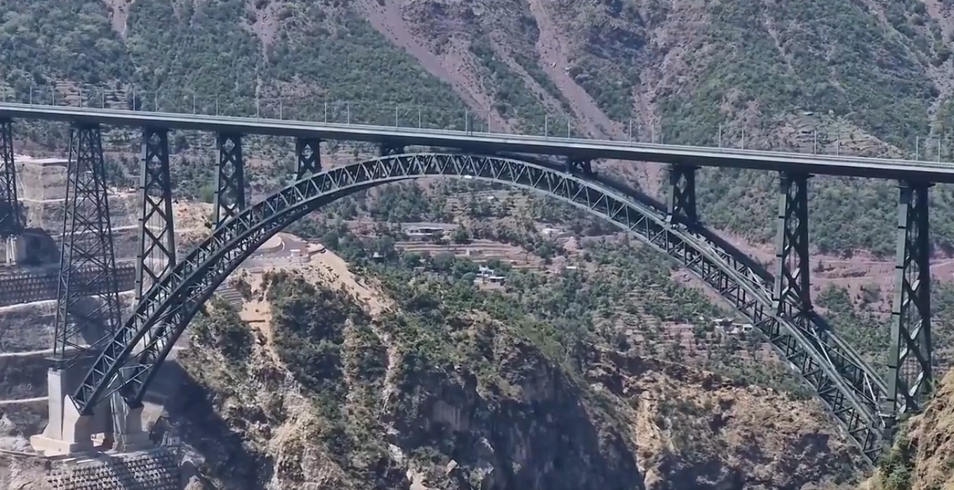 Rail link project : दुनिया के सबसे ऊंचे रेलवे पुल पर जल्द दौड़ेंगी ट्रेन