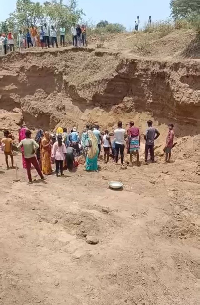 mud mine collapse 