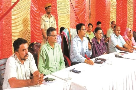 Gujarat border Dungarpur Collector night Chaupal villagers Angry instructions for immediate solution
