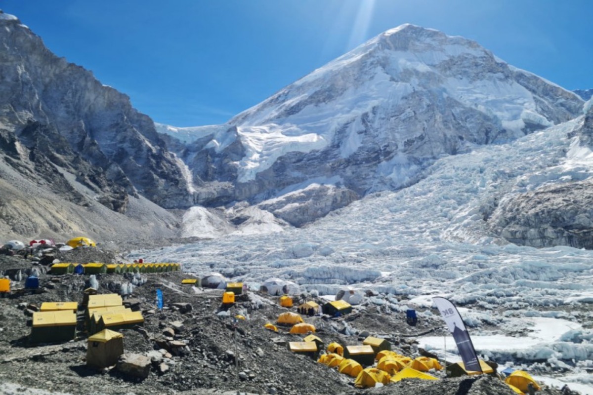 Mount Everest: माउंट एवरेस्ट से हटाया गया 11 टन कचरा, साथ ही मिलीं 4 लाशें और एक
कंकाल