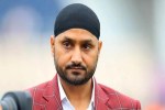 IND vs ENG: सेमीफाइनल के बाद इंग्लैंड के पूर्व कप्तान से भिड़े हरभजन सिंह, कहा –
बकवास बंद करो… - image