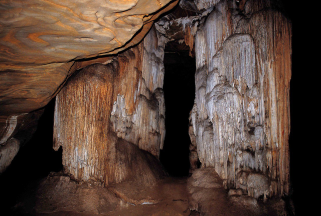 Kutumsar caves