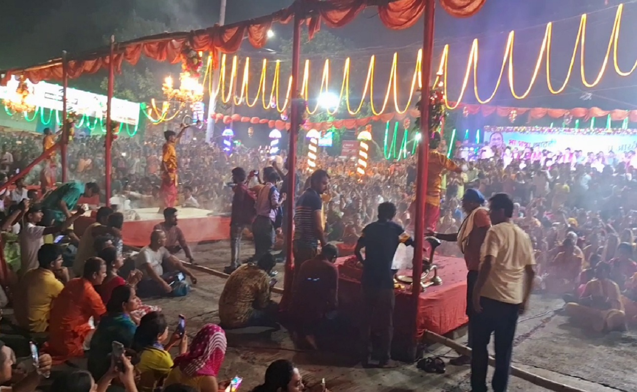 Ganga Aarti : वाराणसी की तर्ज पर कोलकाता में गंगा आरती