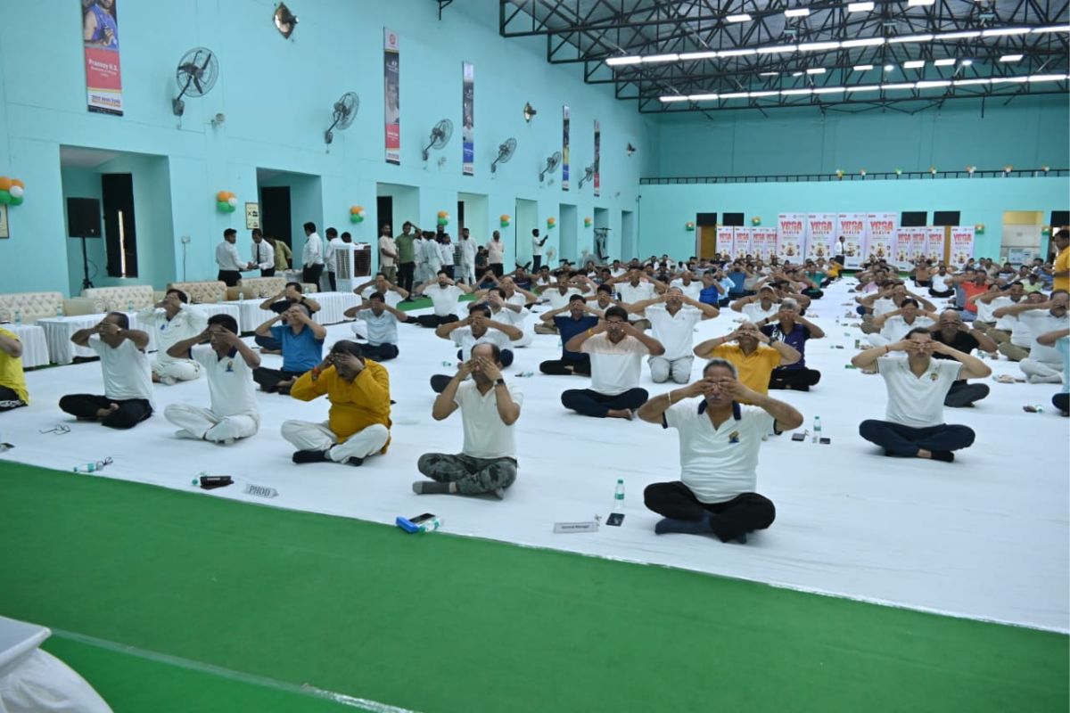 International Yoga Day 2024: प्रयागराज में जीएम और डीआरएम सहित रेलवे के अफसरों
ने किया योगा, देखें तस्वीरें