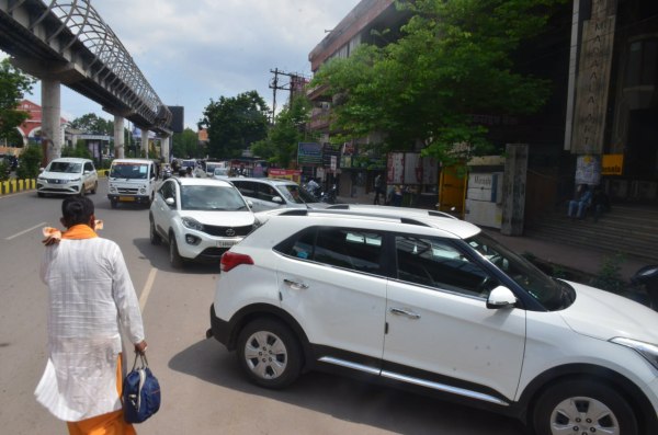 कचहरी चौक कृष्णा अपार्टमेंट, कोर्ट परिसर के