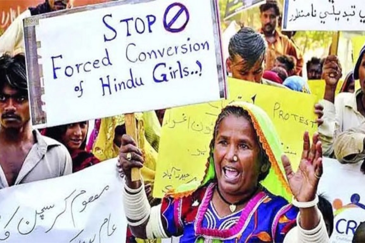 पाकिस्तान में नरक से भी बदतर जिंदगी जी रहे हिंदुओं समेत सभी अल्पसंख्यक, पढ़िए
रिपोर्ट