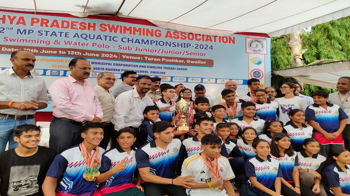 राज्य स्तरीय तैराकी प्रतियोगिता में इंदौर ओवर ऑल चैंपियन