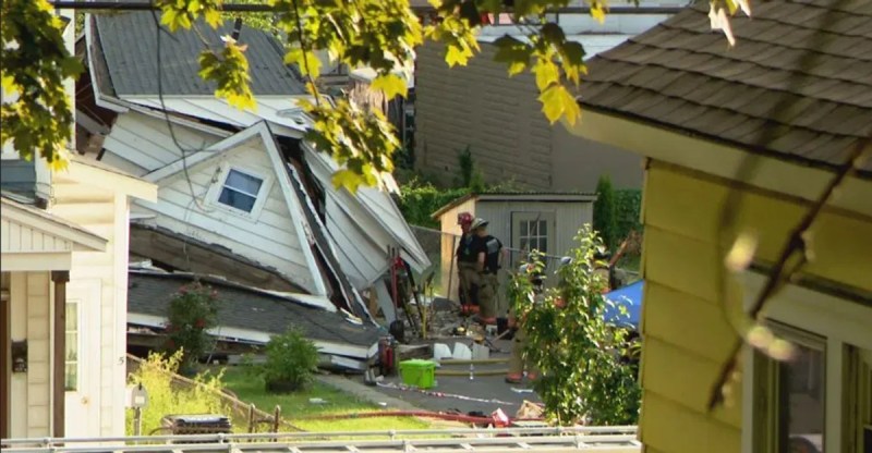 Syracuse house collapses