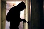 Bhilai Crime: चोरी की फिराक से घर में घुसा चोर, पति-पत्नी के अंतरंग पलों का बना
लिया अश्लील वीडियो, फिर… - image