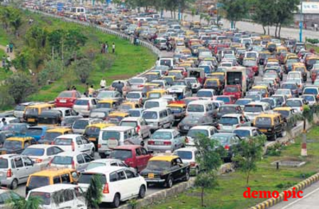 Bhind Gwalior highway closed due to road blockade for several hours