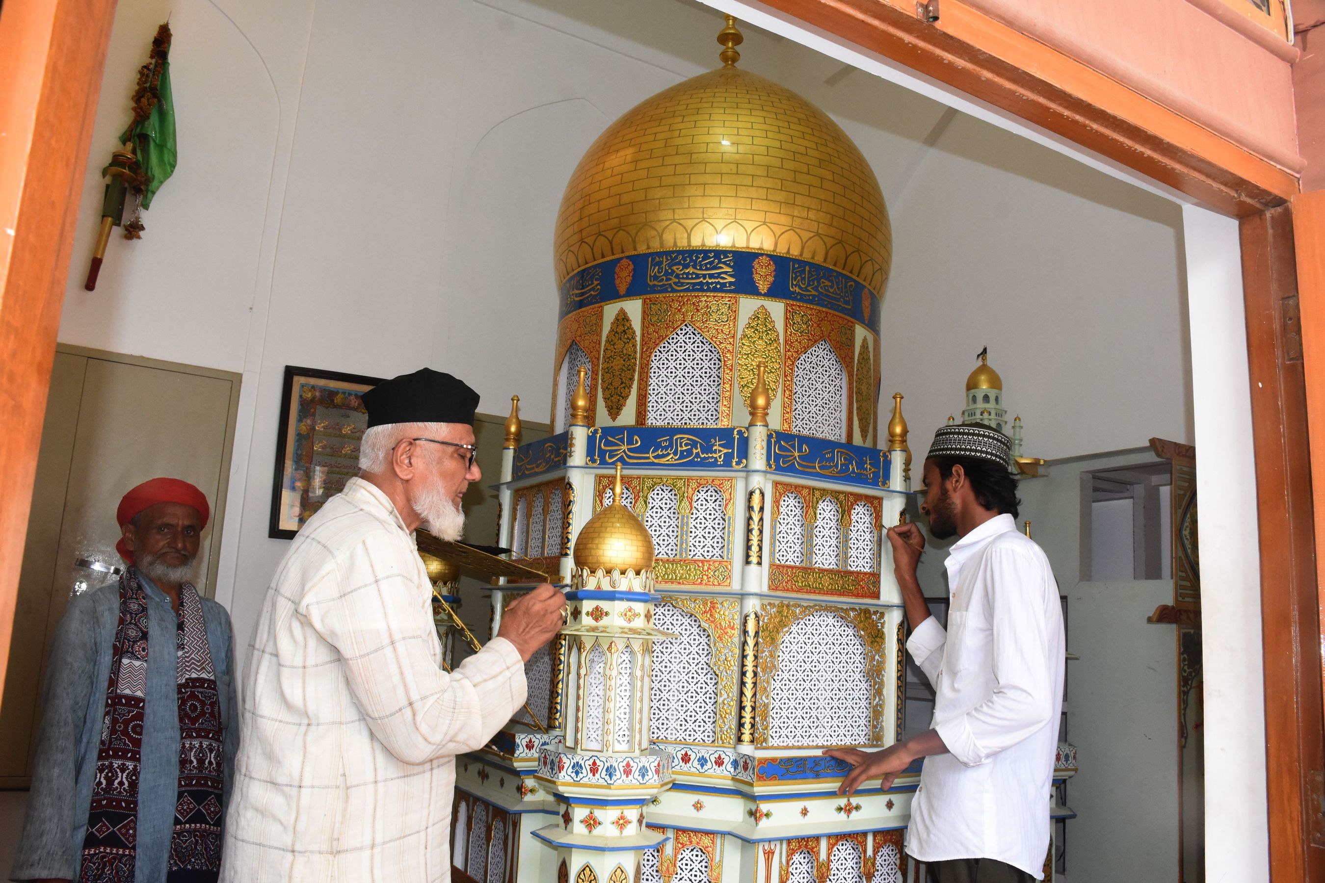 बीकानेर हजरत इमाम हुसैन (रजि.) की याद में निकले ताजिये बुधवार शाम को नगर की
विभिन्न कर्बलाओं में मातमी माहौल में ठंडे किए गए