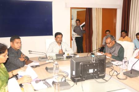 जिला सहकारी विकास समिति की बैठक में कलेक्टर ने दिए निर्देश
