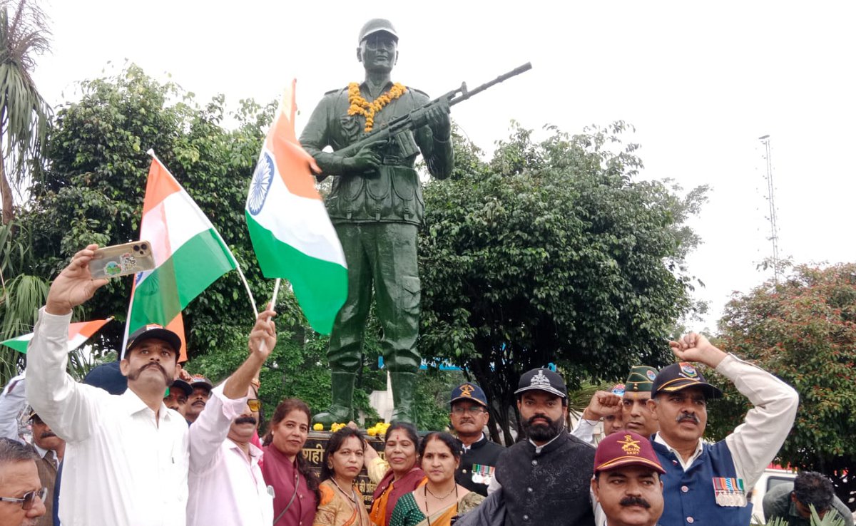 Photo Gallery: रैली, सम्मान फिर किया नमन, ऐसे याद किया शहीदों को