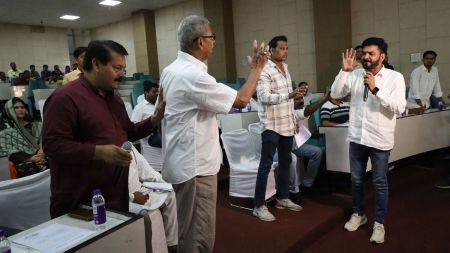 नगर परिषद की बोर्ड की बैठक- पार्षद बोली; कुछ कर नहीं सकते तो समय क्यूं बर्बाद करते हो City Council Board meeting – Councilor said; If you can't do anything then why waste your time?