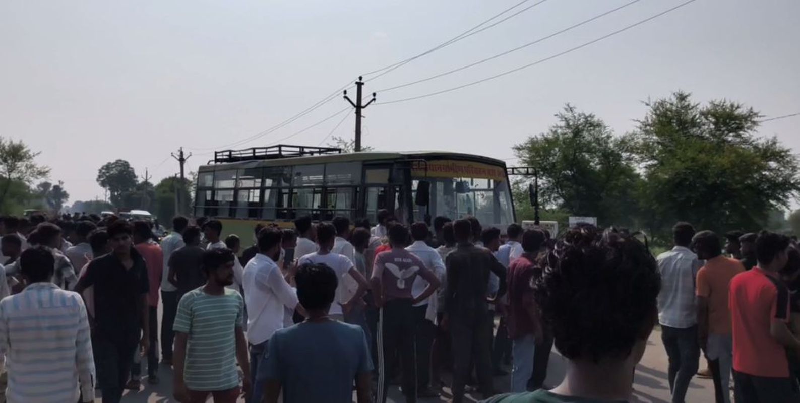 घर में सो रहे युवक की रात दो बजे कर दी हत्या