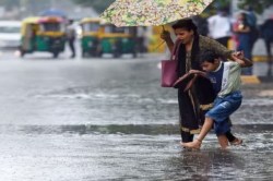 UP heavy rain: मौसम विभाग की चेतावनी के बाद यूपी के इन जिलों में आठवीं तक के
प्राइवेट, सरकारी सभी स्कूल बंद - image