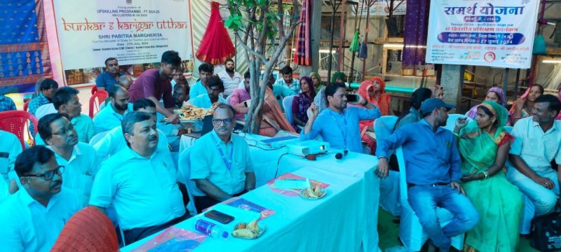 जिले के बामौरकलां में भी चंदेरी की तरह साड़ी बनाने वाले हाथकरघा बुनकर परिवार निवास करते हैं, जो अपना माल अभी तक बिचौलियों के माध्यम से बाजार भेज रहे थे। अब वे सीधे बाजार में अपने हाथ की कारीगरी को बेच सकेंगे, इसके लिए केंद्र एवं प्रदेश सरकार के संयुक्त प्रयास शुरू हो गए।