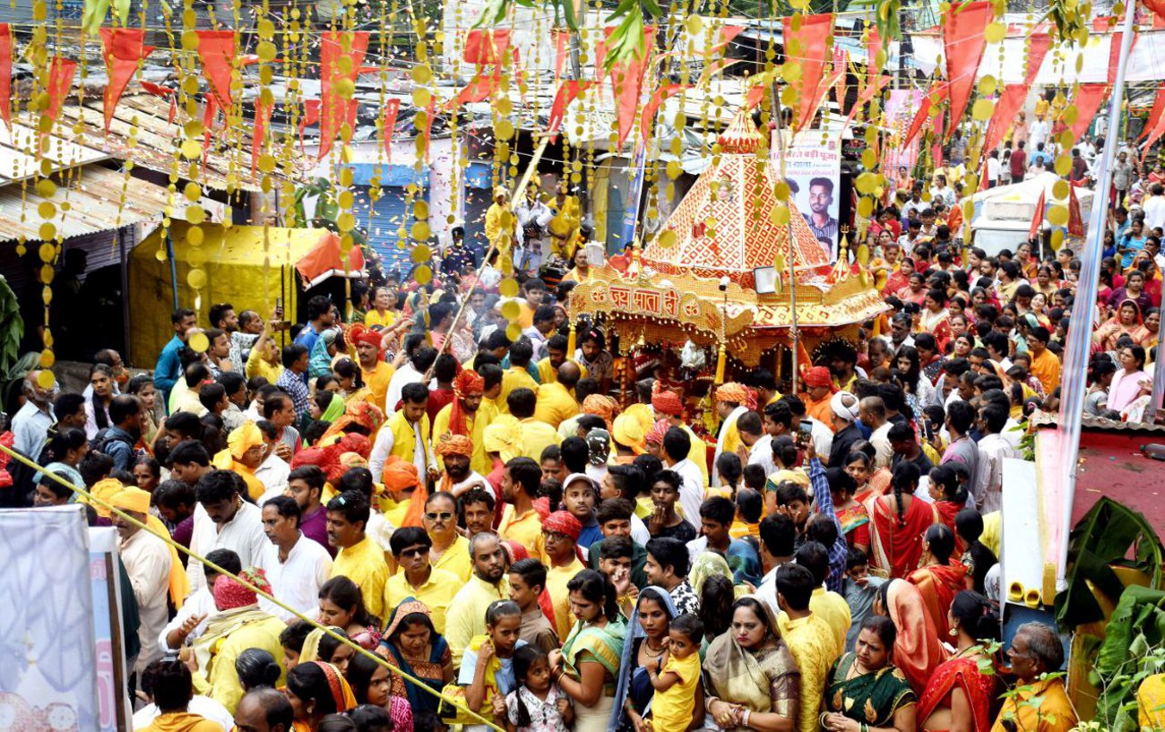 रथ यात्रा में उमड़े श्रद्धालु