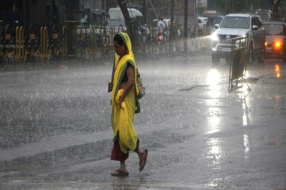 Heavy Rain: लखीमपुर, सीतापुर, लखनऊ और कुशीनगर सहित कई जिलों में भारी बारिश की
चेतावनी IMD ने जारी किया Alert