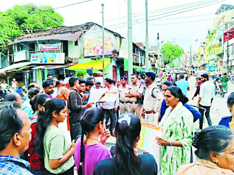 शहर में लोगों को दी नए कानून की जानकारी