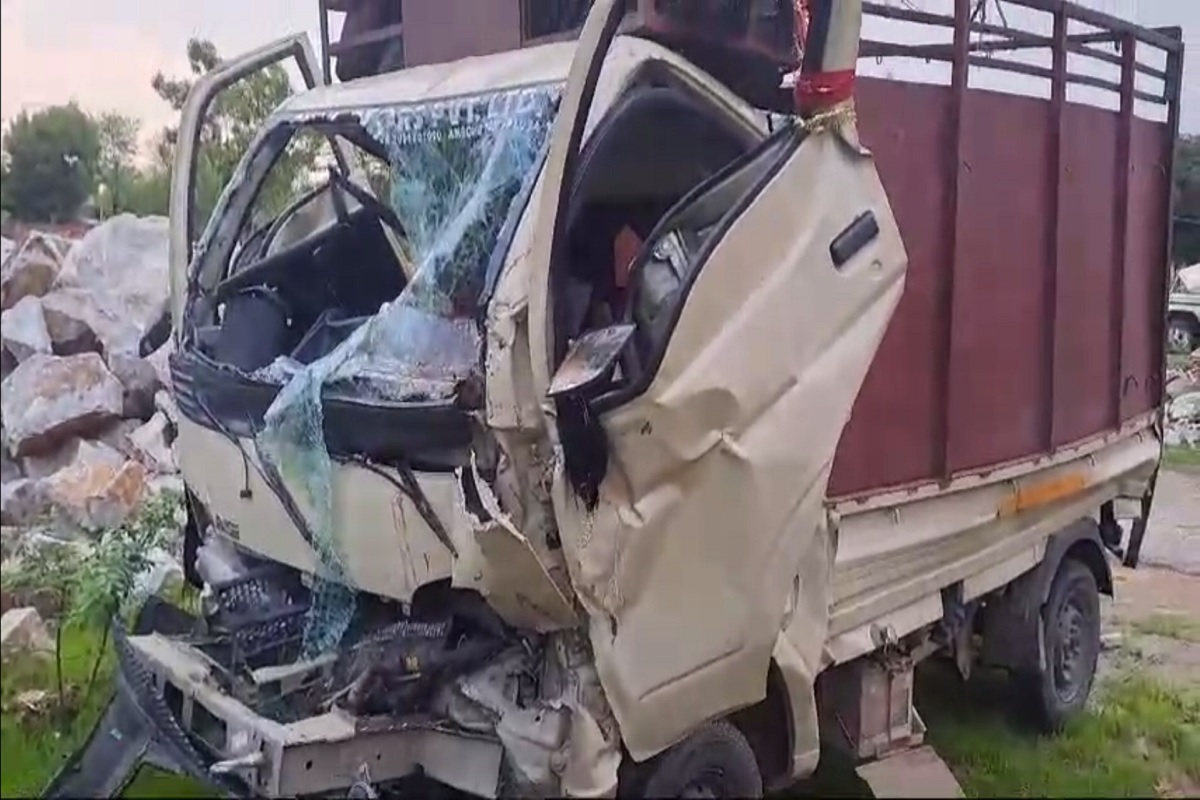 Accident : अज्ञात वाहन ने टैंपो को मारी टक्कर, तीन की मौके पर मौत