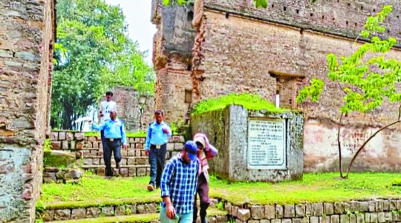 सर्वे: पुरातत्व विभाग की टीम पहुंची रहली