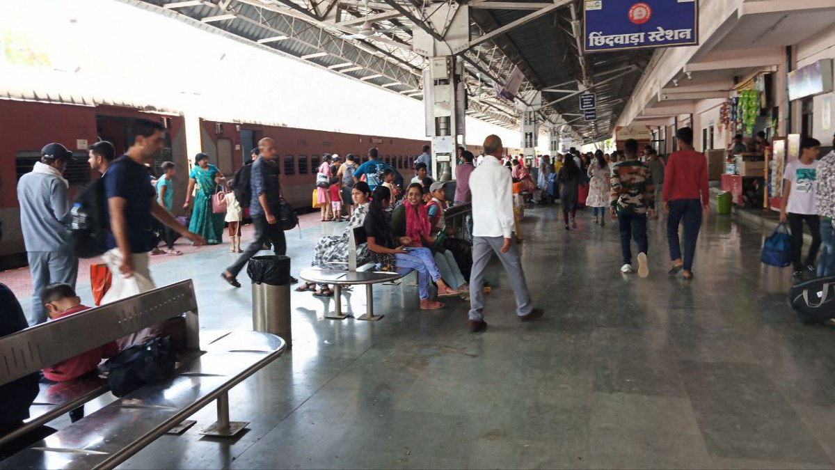 Railway: रेलवे स्टेशन में सीसीटीवी की दरकार, योजना भी नहीं चढ़ी परवान