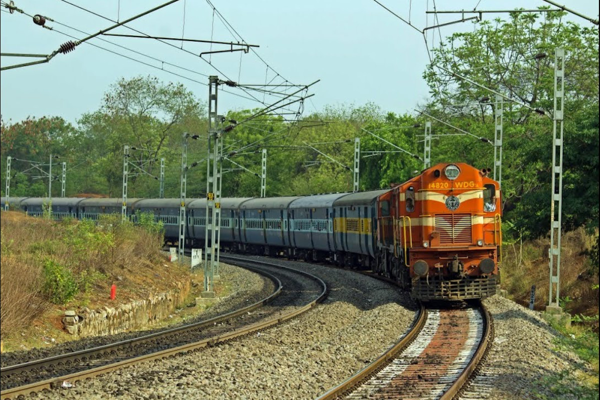 Railway का बड़ा फैसला: अगले दो साल में 10 हजार नॉन-एसी कोच, जनरल और स्लीपर
यात्रियों को मिलेगी बड़ी राहत