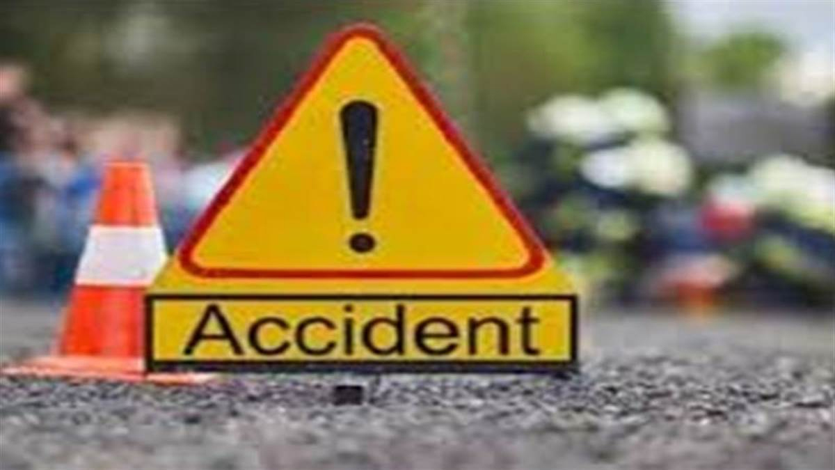 Rampur News: ड्राइविंग सीख रही किशोरी ने बाइक में मारी टक्कर, चार लोग हुए घायल