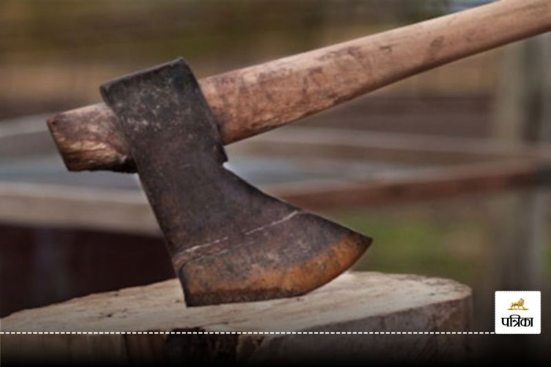 father cut off daughter legs because she had divorced her husband in Pakistan