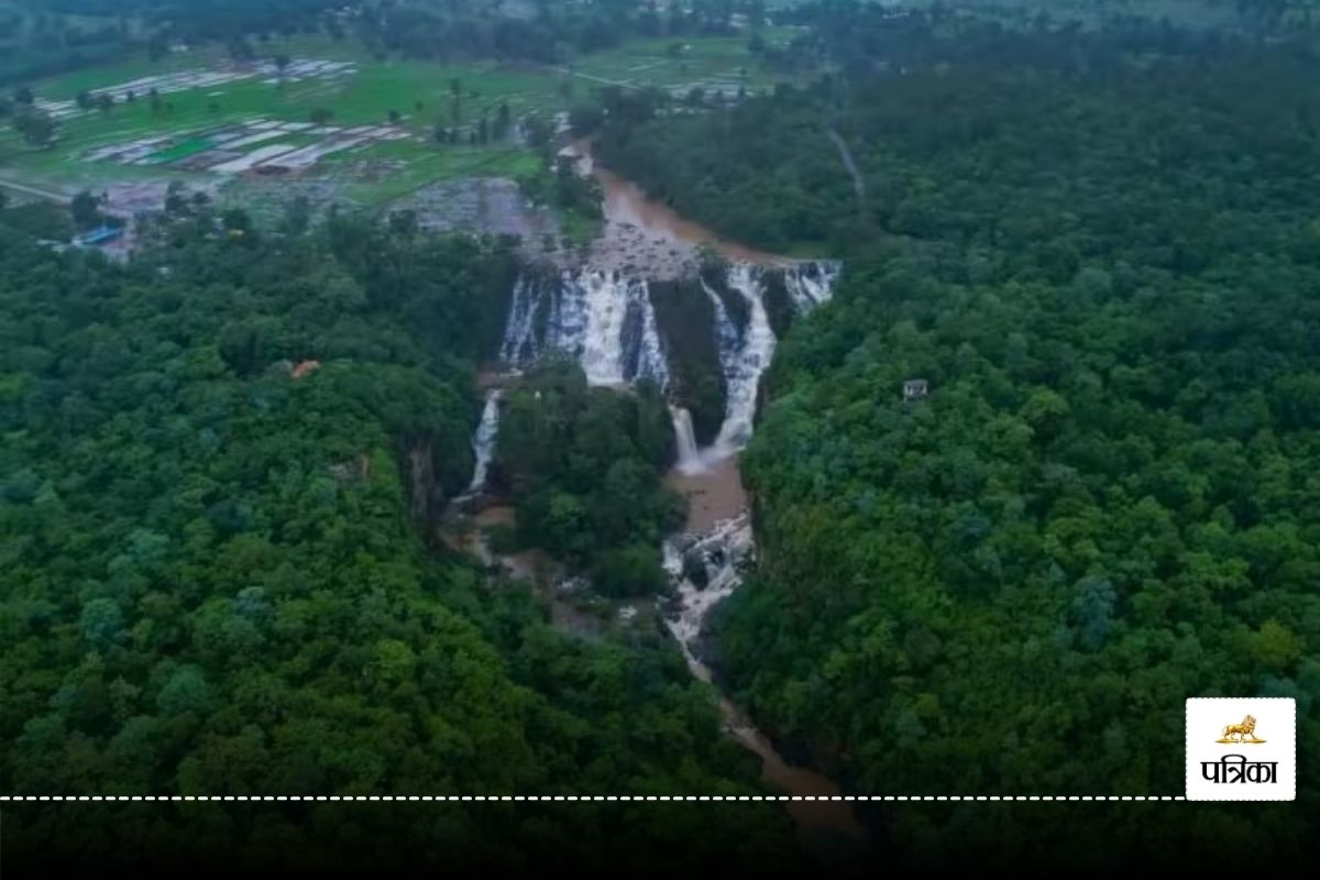 Teerathgarh Waterfall: मानसून में दिल जीत रहा तीरथगढ़ जलप्रपात… देखें ये Video