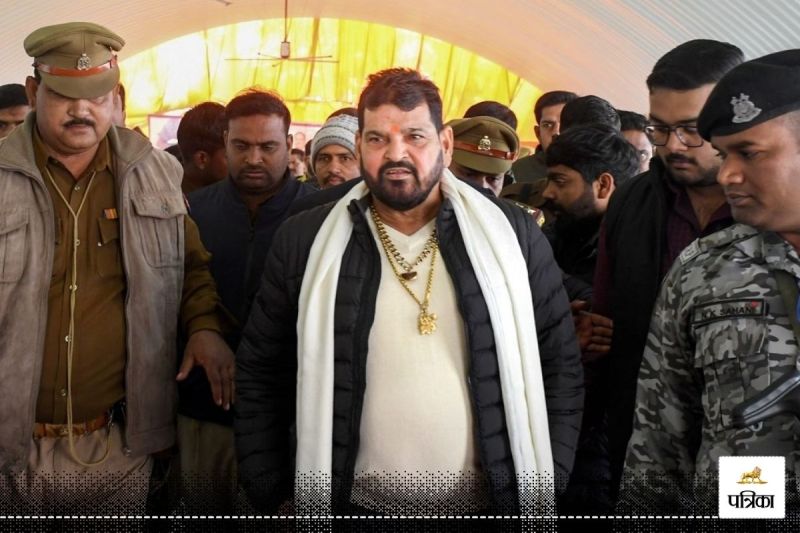 Brij Bhushan Sharan Singh: BJP नेता बृजभूषण शरण सिंह की याचिका पर बहस स्थगित, विदेश यात्रा से जुड़ा है मामला