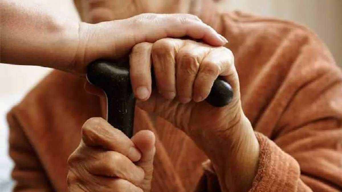 आपकी बात : बुजुर्गो की सामाजिक सुरक्षा पुख्ता करने के लिए क्या कदम उठाए जाने
चाहिए?