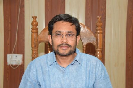 शहर की सड़के काफी चौड़ी, लेकिन अतिक्रमण से सिकुड़ती जा रही