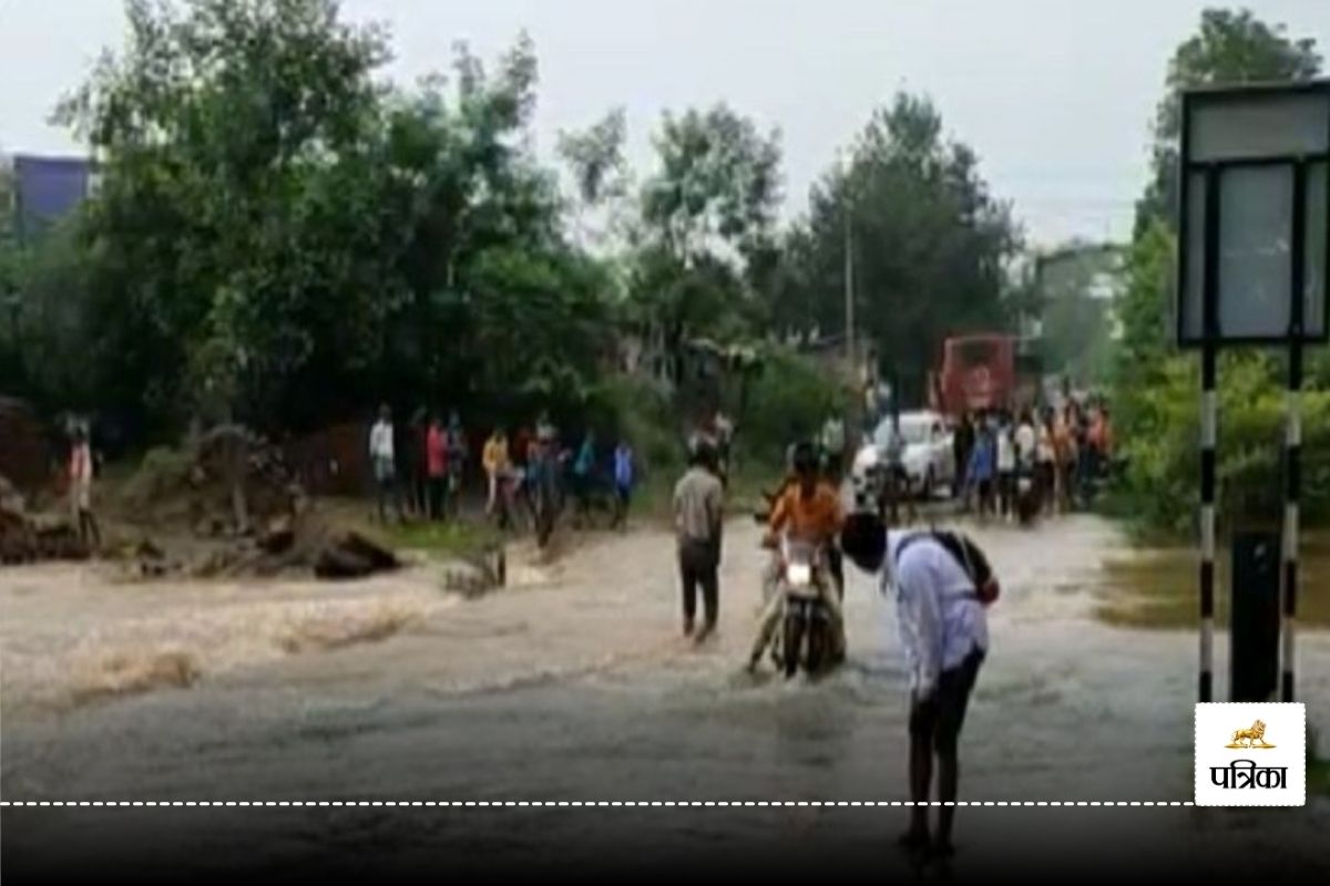 Monsoon 2024: 12 प्रमुख नदियों के किनारे बसे इन 154 गांव पर मंडरा रहा बाढ़ का
खतरा, Alert Mode पर प्रशासन