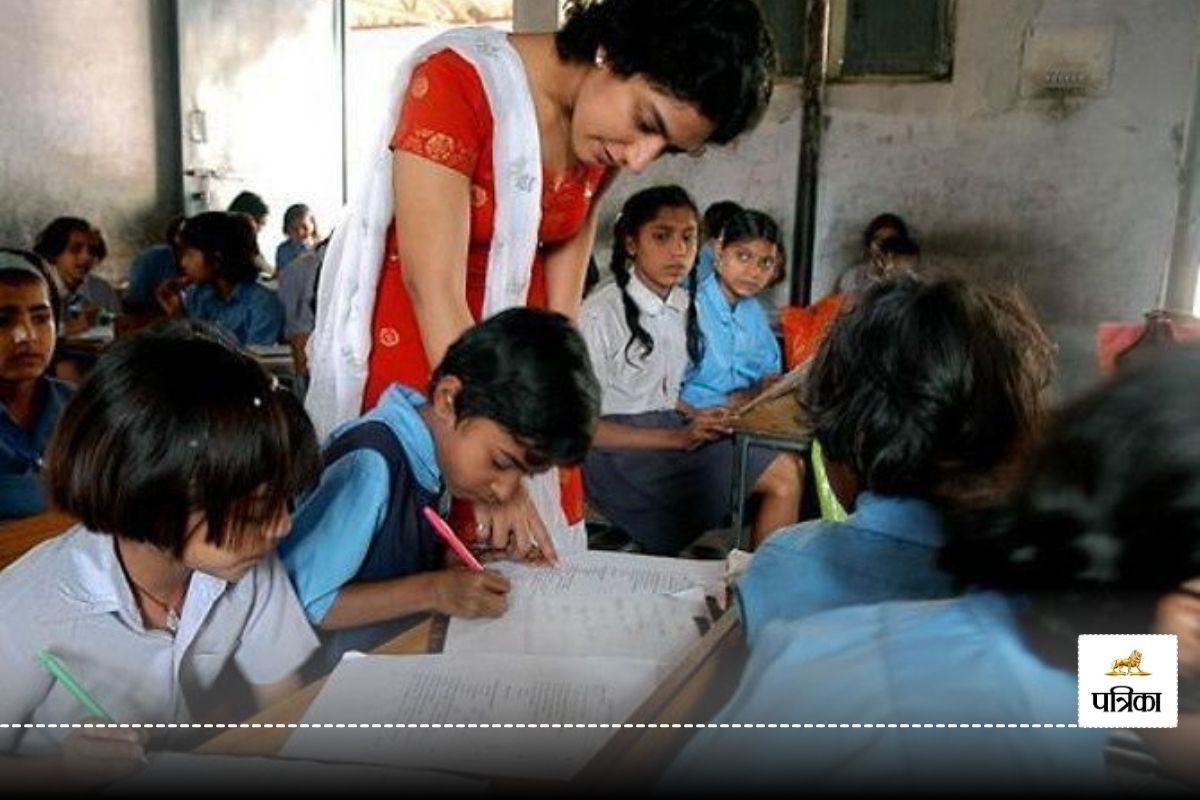 Major Change in Government Schools Online Attendance from July 15th Teachers to Punch In Too, सरकारी स्कूलों में बड़ा बदलाव: 15 जुलाई से ऑनलाइन होगी हाजिरी, शिक्षकों को भी लगाना होगा टाइमकार्ड!