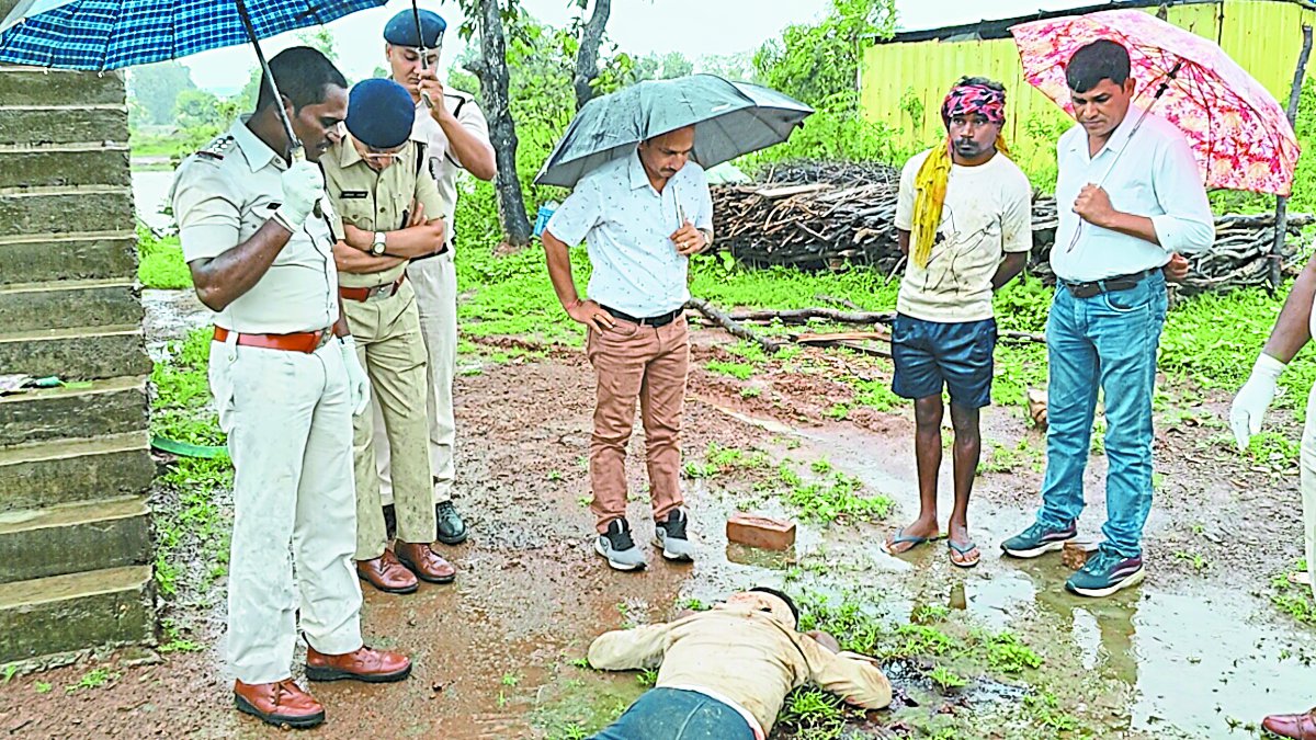 भाजपा नेता के फार्म हाउस में चौकीदार ने एक व्यक्ति की टंगिया मारकर की हत्या