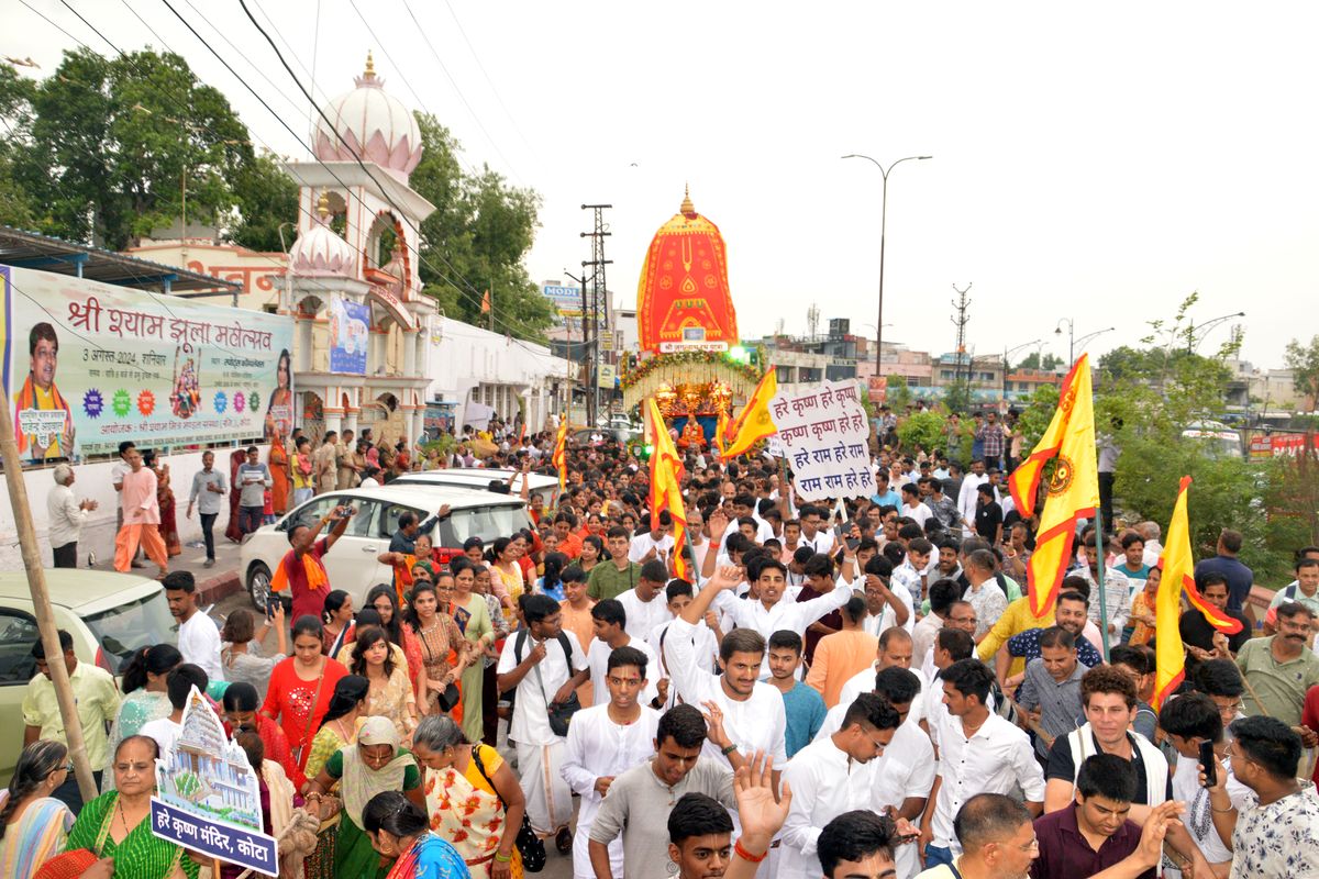 #Jagannath Yatra:धूमधाम से निकली भगवान जगन्नाथ की रथ यात्रा, गूंजे जयकारे