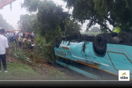 Delhi Dehradun Highway accident Two buses fall into ditch one passenger from Rajasthan death 15 injured