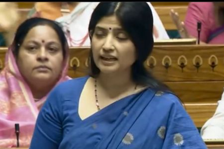 Dimple Yadav: मुझे लगता है हम अपने फर्ज से डगमगा रहे हैं…लोकसभा में डिंपल की हुंकार पर छाया सन्नाटा